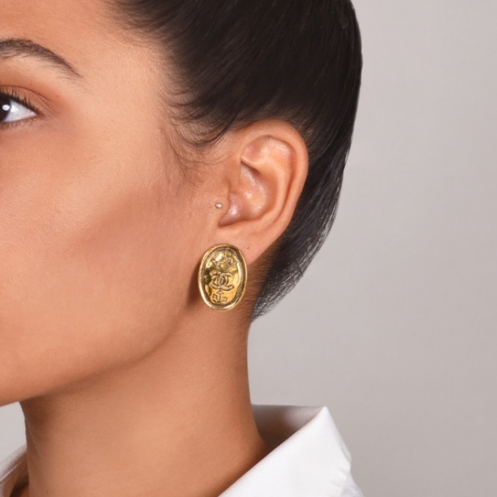 Authentic Chanel clip on earrings - Picture 14 of 16